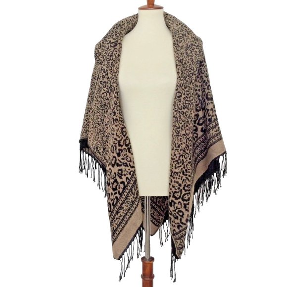 Fringed Animal Print Open Poncho Wrap With Frog Button Closures NWOT - Picture 3 of 6